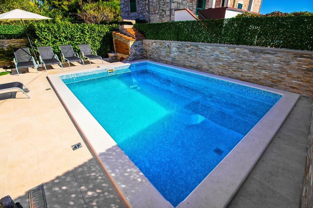 וודיצה Aquarius Apartments - Beachside With Heated Pool מראה חיצוני תמונה